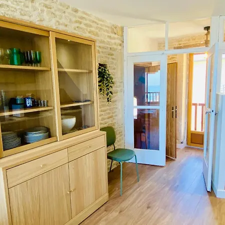 L'hirondelle, Charmante Maisonnette Vue