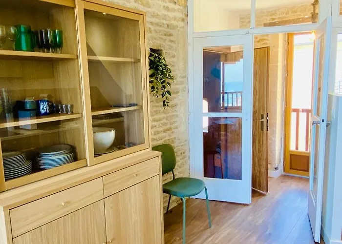 L'hirondelle, Charmante Maisonnette Vue